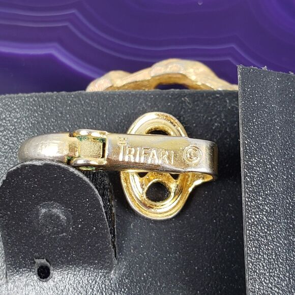 Vintage Signed Crown Trifari Gold Tone Round Pinwheel Clip-On Earrings - Picture 8 of 11